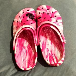 BNWT Crocs Pink Tie Die